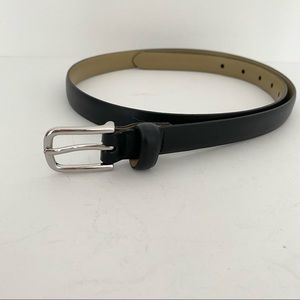 4/$25 Classic Belt in Black size Medium Silver Buckle Basic Workwear Casual